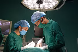 Chói mắt, sụt cân... dễ bệnh tuyến giáp