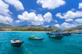 Tháng Tư về Côn Đảo 