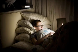 Bí quyết chăm sóc da cho người thức khuya