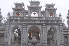 Nam Định: Bao giờ hết lùm xùm treo biển tên ở Phủ Dầy?