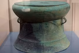 Vật chứng quý về kỹ nghệ đúc trống đồng của người Việt cổ