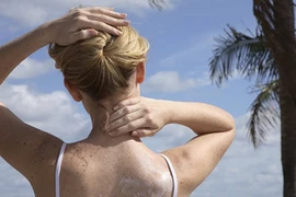 Cách đơn giản chăm sóc da cổ nuột nà, căng mịn