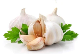 Nghiên cứu mới: Ăn 2 tép tỏi mỗi ngày giúp giảm huyết áp