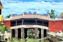 Hội An: Chùa Cầu "mặc áo mới"... có chuẩn trùng tu di tích?