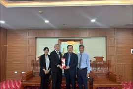 Chủ tịch VUSTA Phan Xuân Dũng tiếp Trưởng đại diện JINED tại Việt Nam