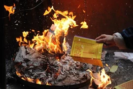 Rằm tháng 7: Người âm có nhận được vàng mã người dương đốt không?