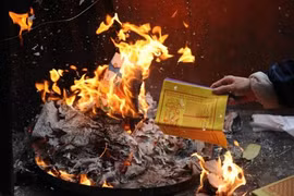 Rằm tháng 7: Người âm có nhận được vàng mã người dương đốt không?