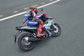 Những thiết bị bổ trợ nên có cho chuyến đi phượt với xe côn tay 