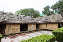 Vô xứ Nghệ thăm quê Bác
