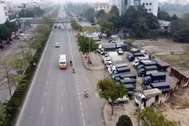 Hà Nội: “Hô biến” đất dự án thành bãi kinh doanh ô tô
