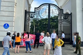 Phụ huynh cho trường quốc tế vay hàng chục tỷ đồng… "cầm dao đằng lưỡi"? 