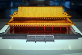 5 năm chế tác mô hình điện Kính Thiên