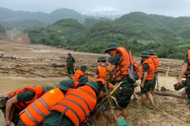 8 người Làng Nủ kịp thời chạy lên núi thoát khỏi cơn lũ quét