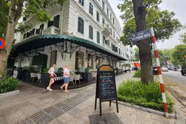 Khi nào Hà Nội thu phí vỉa hè?