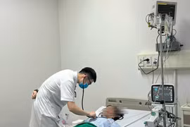 Biến chứng đồng nhiễm vi khuẩn, tử vong do sốt xuất huyết