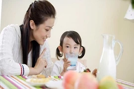 Kinh nghiệm chữa táo bón cho trẻ nhỏ ngày nắng nóng