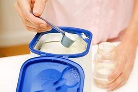 10 điều cấm kị thường mắc khi pha sữa cho trẻ