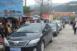 Phớt lờ lệnh cấm, xe công ùn ùn trẩy hội Yên Tử