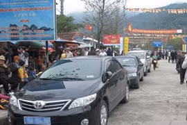Phớt lờ lệnh cấm, xe công ùn ùn trẩy hội Yên Tử