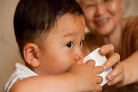 Tham khảo 8 mẹo chữa nấc cụt cho trẻ nhỏ