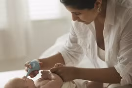 7 lưu ý quan trọng khi rửa mũi cho bé