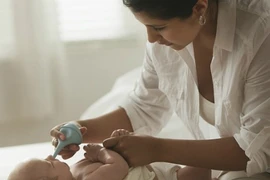 7 lưu ý quan trọng khi rửa mũi cho bé