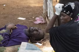 Thêm hình ảnh rúng động về đại dịch Ebola ở Sierra Leone