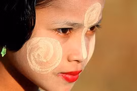 Những cách chống nắng kỳ lạ trên thế giới