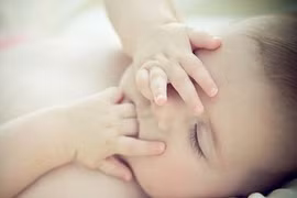 Lỗi tai hại khi chăm sóc giấc ngủ cho bé