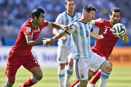 Argentina 1-0 Iran: Messi cứu rỗi Albiceleste phút bù giờ