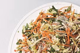 Xem Tây dạy làm gà xé phay kiểu Việt