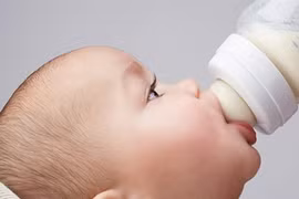 Kinh nghiệm hay tập bú bình cho con nhỏ