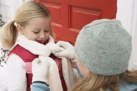 Những lưu ý khi cho trẻ ra ngoài chơi mùa lạnh