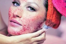 Tận mục liệu pháp làm đẹp mang tên “ma cà rồng“