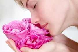 Làm đẹp tại nhà từ A đến Z với hoa hồng