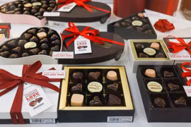 Thị trường quà tặng sôi động trước thềm Valentine