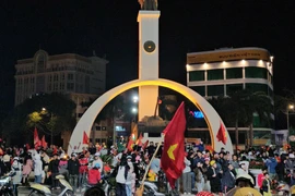 Buôn Ma Thuột ngập tràn Cờ đỏ sao vàng mừng chiến thắng ĐTVN