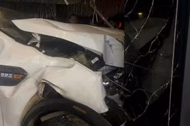 Tài xế xe bán tải tông xe vào nhà dân, 1 người tử vong