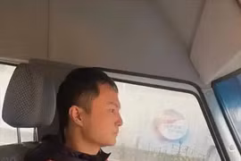 Từ đứa trẻ nông thôn đến tỷ phú tự thân