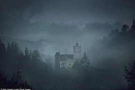 Rùng rợn trải nghiệm Halloween ở lâu đài Dracula