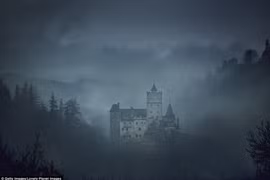 Rùng rợn trải nghiệm Halloween ở lâu đài Dracula