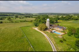 Kinh ngạc ngôi nhà tuyệt đẹp được cải tạo từ cối xay gió