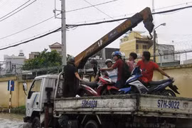 Những dịch vụ độc hốt bạc triệu trong mùa mưa ngập 