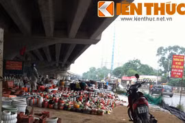 Muôn kiểu kiếm cơm dưới gầm cầu Hà Nội