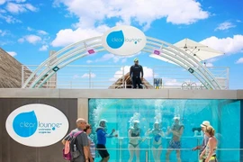 Thiết kế độc đáo của quán bar dưới nước đầu tiên trên thế giới