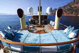 Soi du thuyền siêu sang "mẹ đẻ" Harry Potter đang bán gấp 