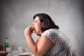 7 thói quen hàng ngày khiến bạn tăng cân không kiểm soát 