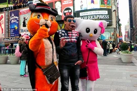 Kinh hãi khuôn mặt méo xệch do dị dạng tĩnh mạch