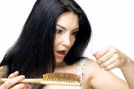 6 nguyên nhân rụng tóc khó tin ở những người trẻ tuổi