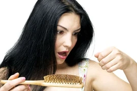 6 nguyên nhân rụng tóc khó tin ở những người trẻ tuổi